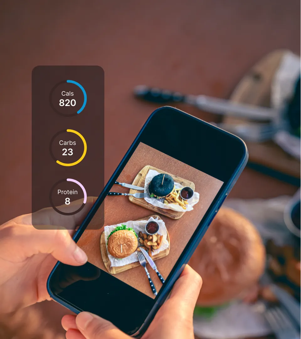 Miran app scanning a meal to estimate its calories, carbs, and protein